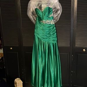 My fashion emerald green spot clean only lace up back satin like prom gown size6